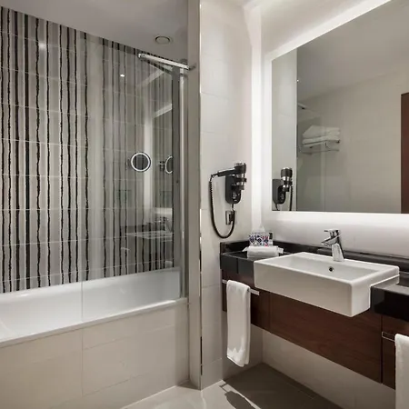 - Tuzla Bay By Ihg Hotel Estambul