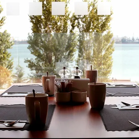 - Tuzla Bay By Ihg Hotel Estambul