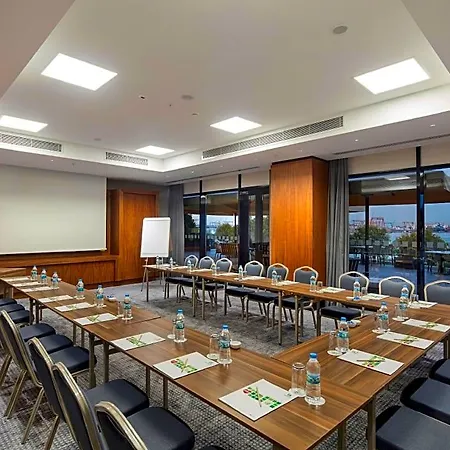- Tuzla Bay By Ihg 4* Istanbul